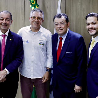 Gestão da Saúde no AM: Omar Aziz alinha plano de emergência com Ministério da Saúde para 2027