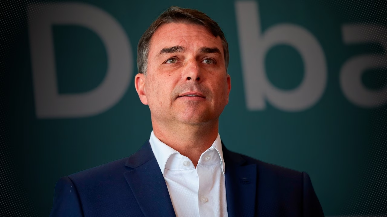 No momento, você está visualizando Divergências e apurações sobre os rumores de viagem de Flávio Bolsonaro