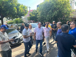 Leia mais sobre o artigo Omar Aziz vota em Manaus e reforça tom de experiência administrativa nas eleições estaduais