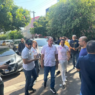 Omar Aziz vota em Manaus e reforça tom de experiência administrativa nas eleições estaduais