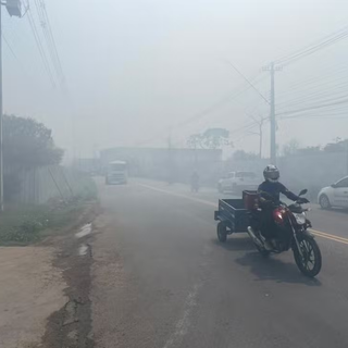 Fumaça e Resíduos: Incêndio em Área de Descarte no Distrito Industrial 2 entra no segundo dia em Manaus