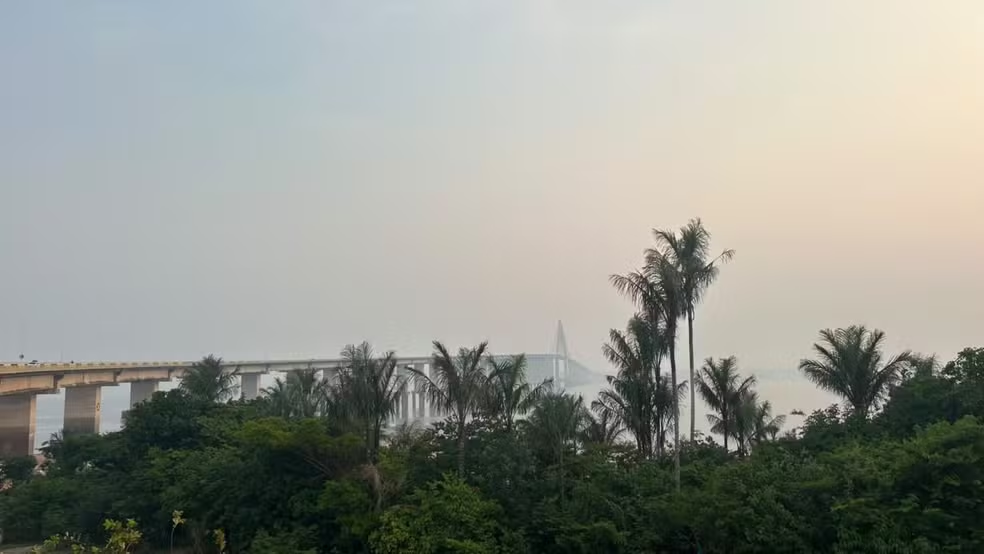 No momento, você está visualizando Manaus enfrenta nova manhã sob densa névoa de fumaça e mantém pior índice de qualidade do ar no país