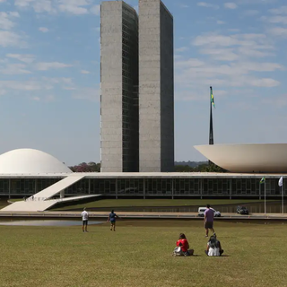 Senado articula calendário especial para acelerar votação da PEC do fim da escala 6×1