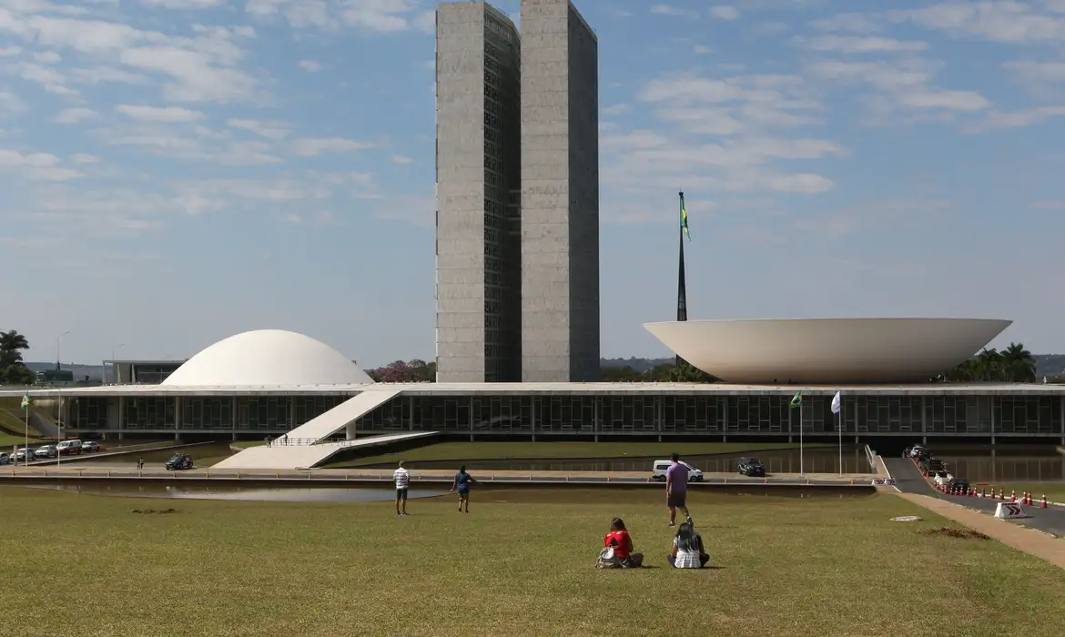No momento, você está visualizando Senado articula calendário especial para acelerar votação da PEC do fim da escala 6×1